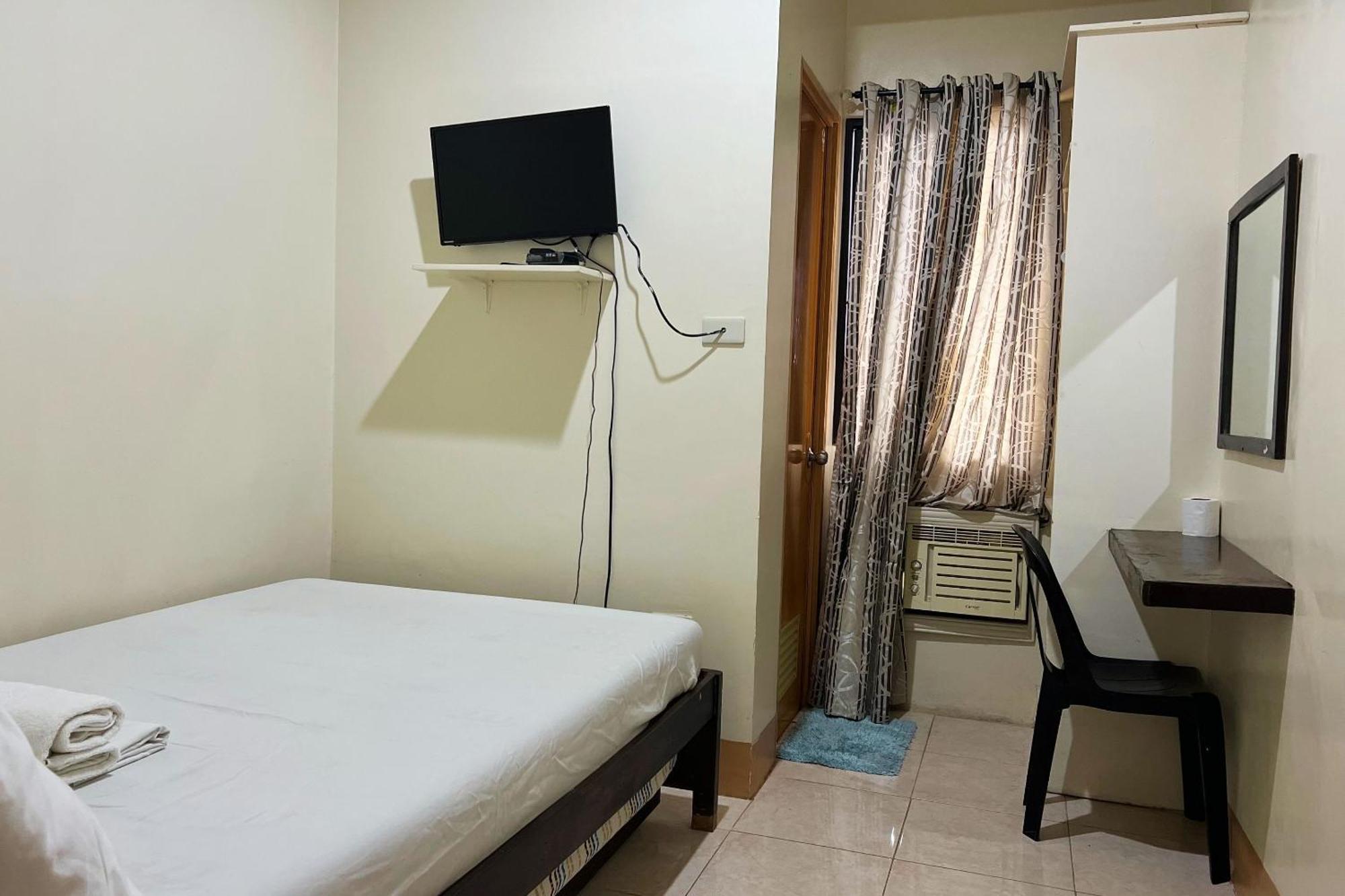 Sta Rosa Inn Iloilo Powered By Cocotel Room photo