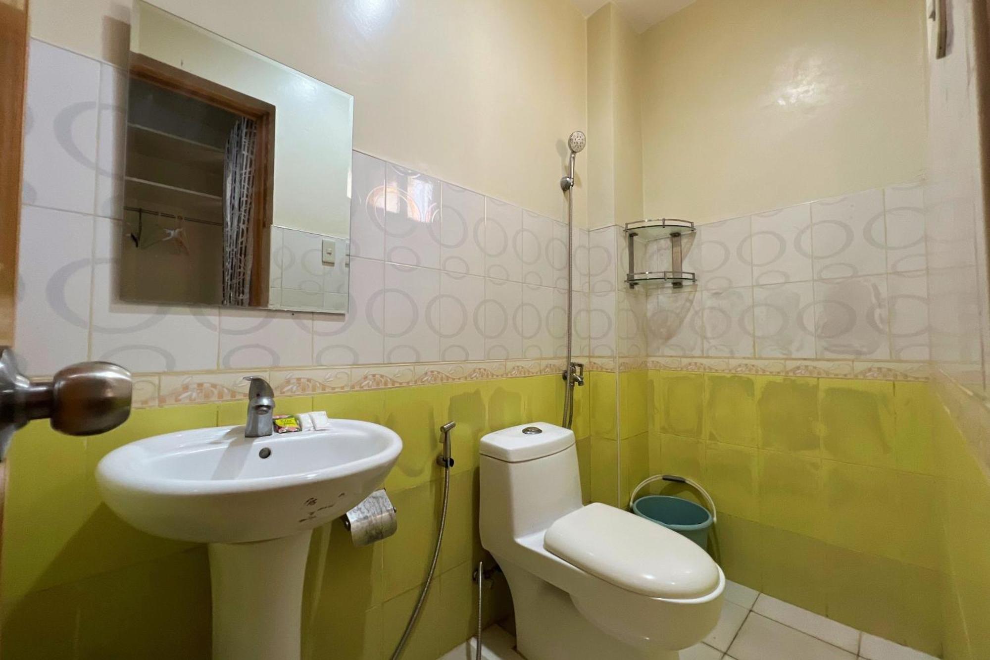 Sta Rosa Inn Iloilo Powered By Cocotel Room photo