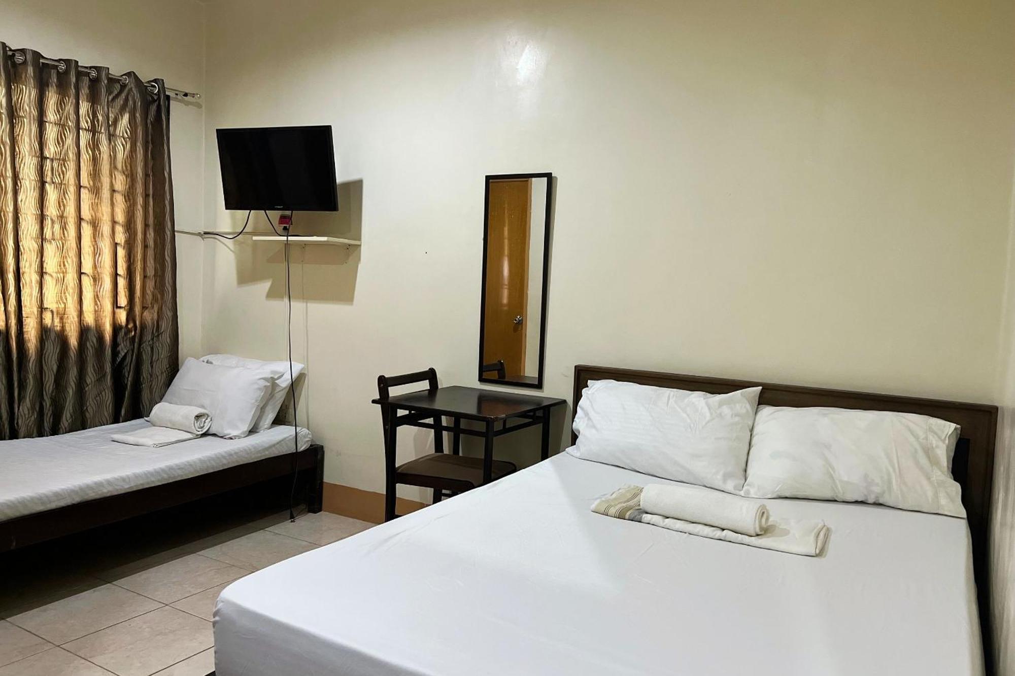 Sta Rosa Inn Iloilo Powered By Cocotel Room photo