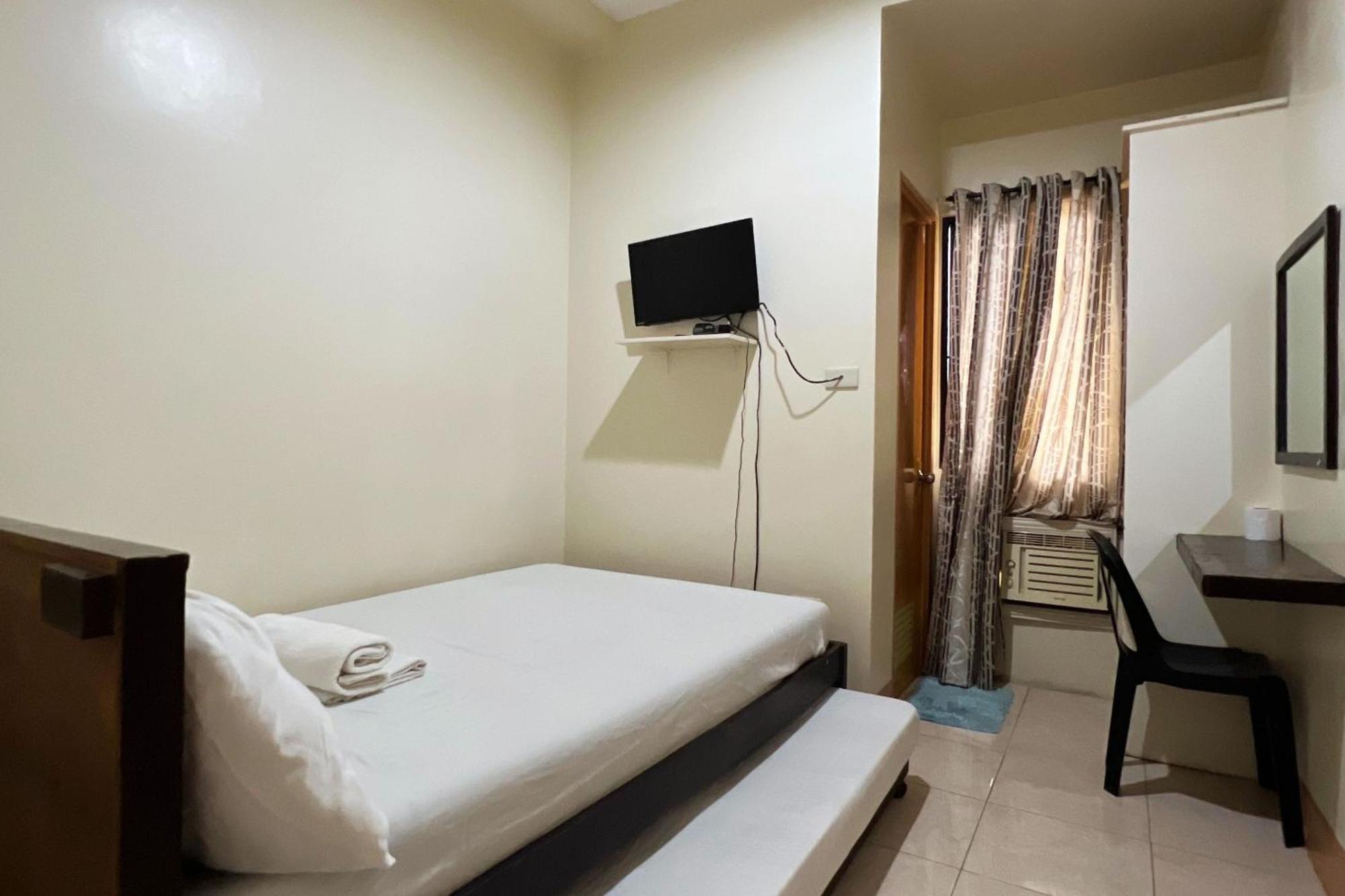 Sta Rosa Inn Iloilo Powered By Cocotel Room photo