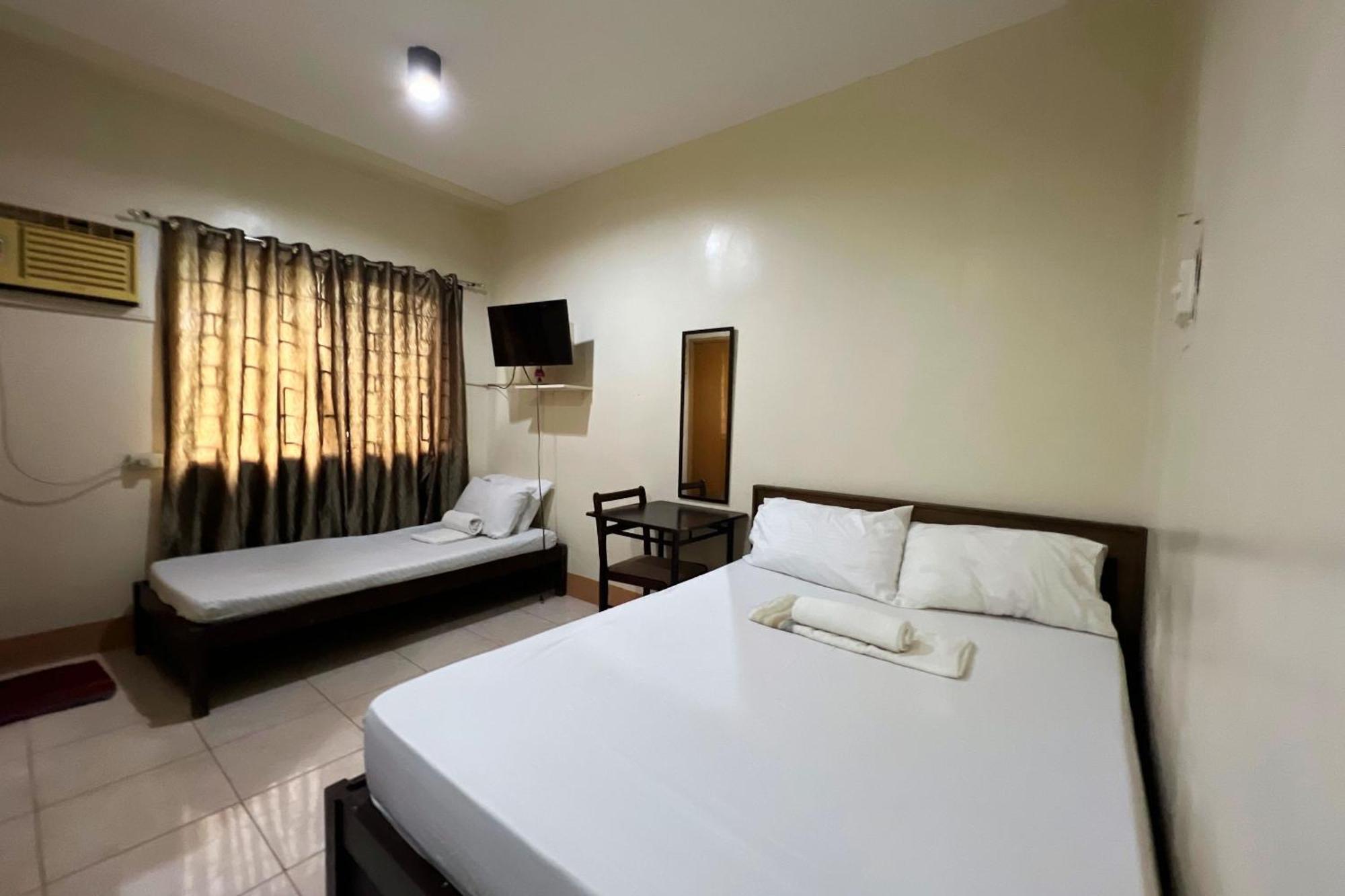 Sta Rosa Inn Iloilo Powered By Cocotel Room photo