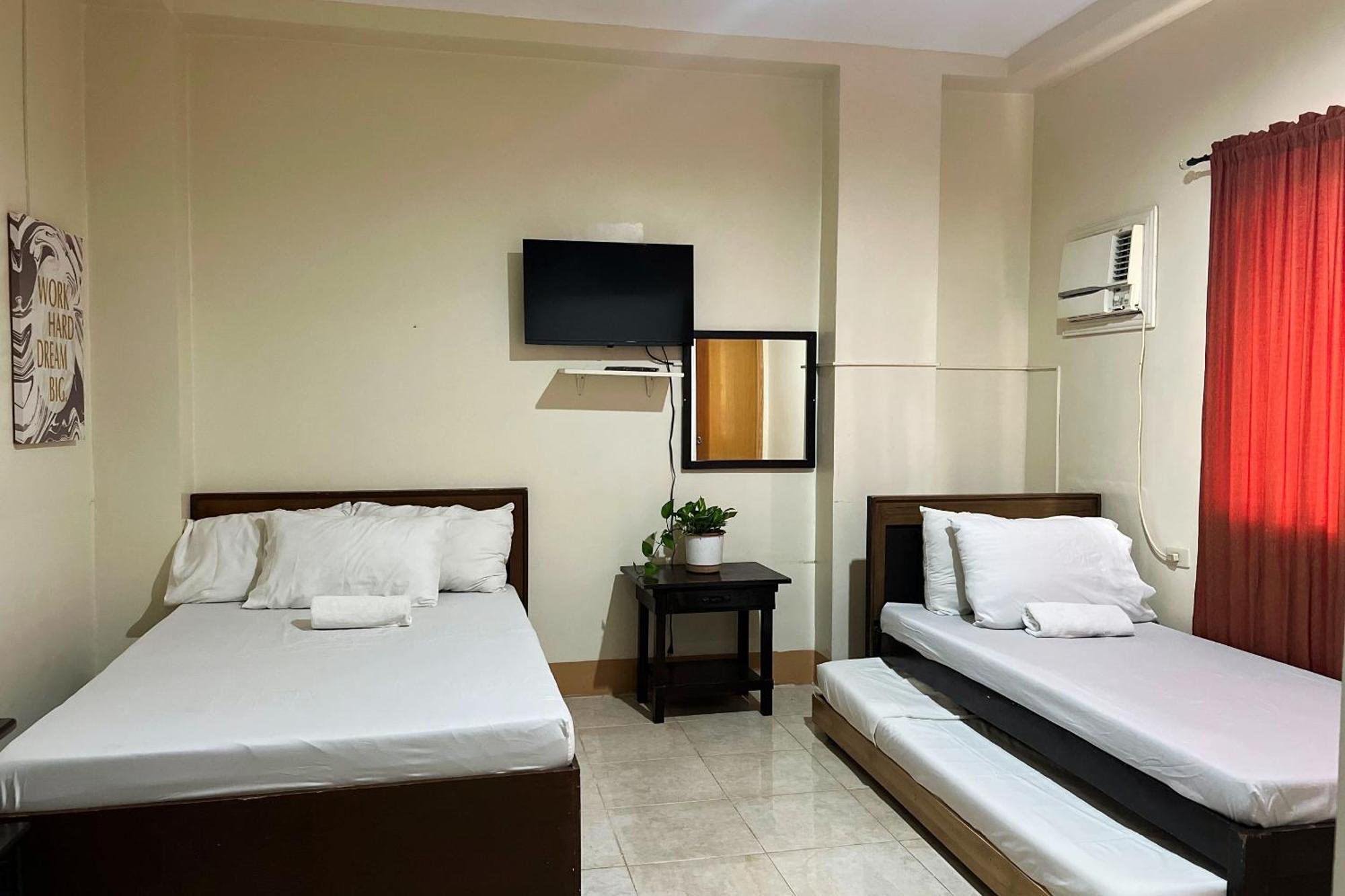 Sta Rosa Inn Iloilo Powered By Cocotel Room photo