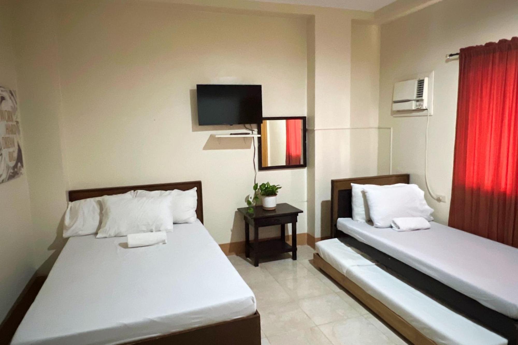 Sta Rosa Inn Iloilo Powered By Cocotel Room photo