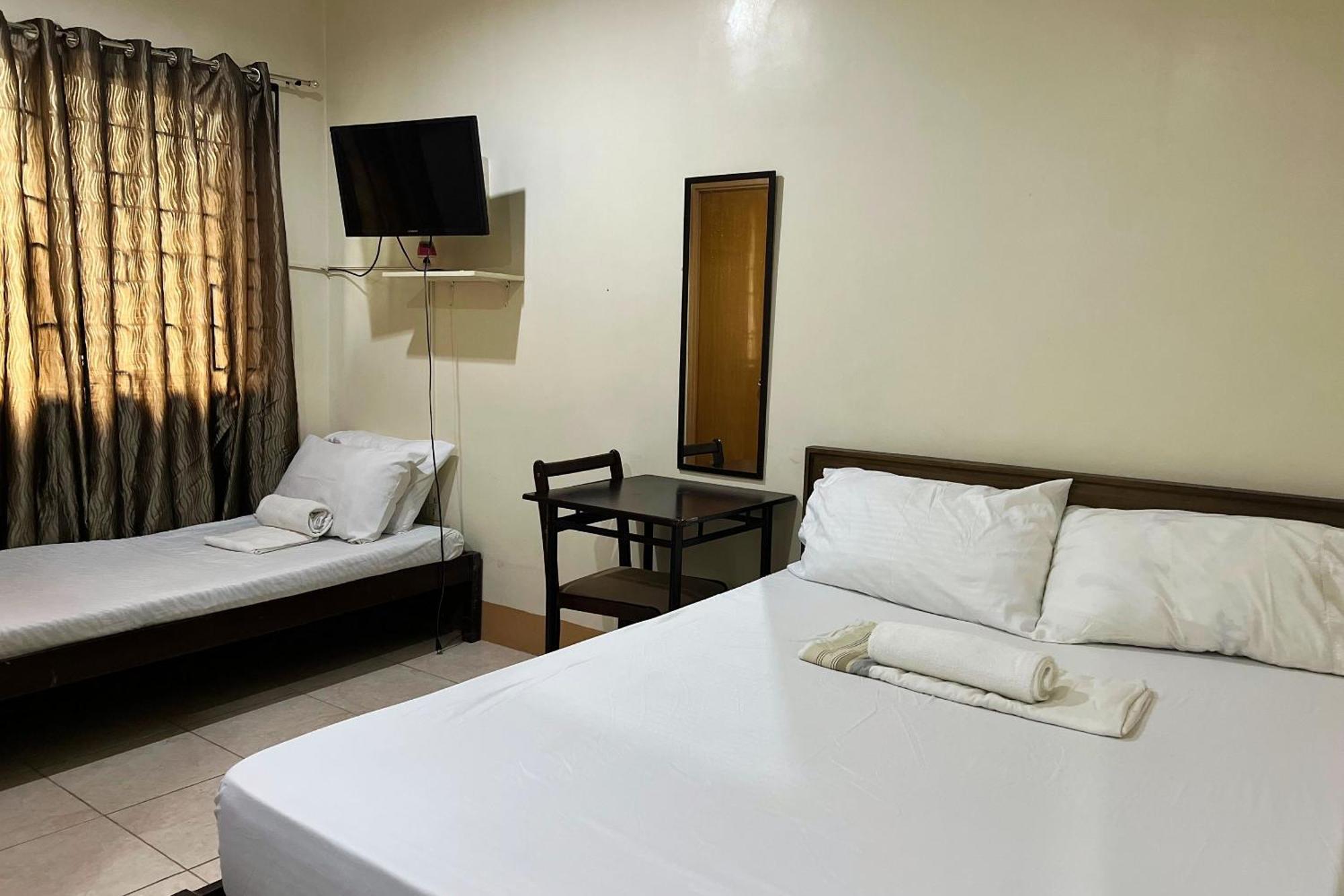 Sta Rosa Inn Iloilo Powered By Cocotel Room photo