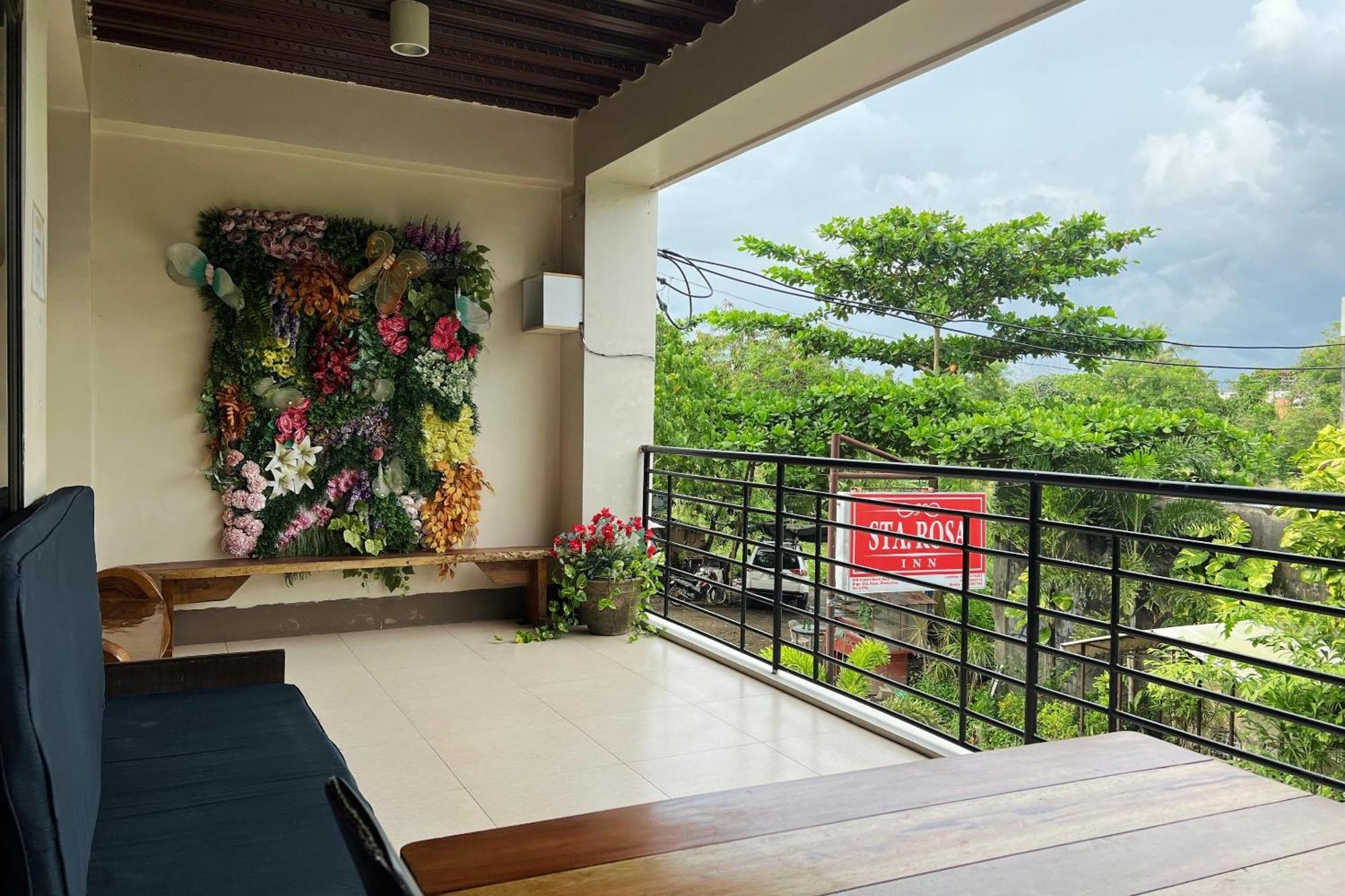 Sta Rosa Inn Iloilo Powered By Cocotel Exterior photo