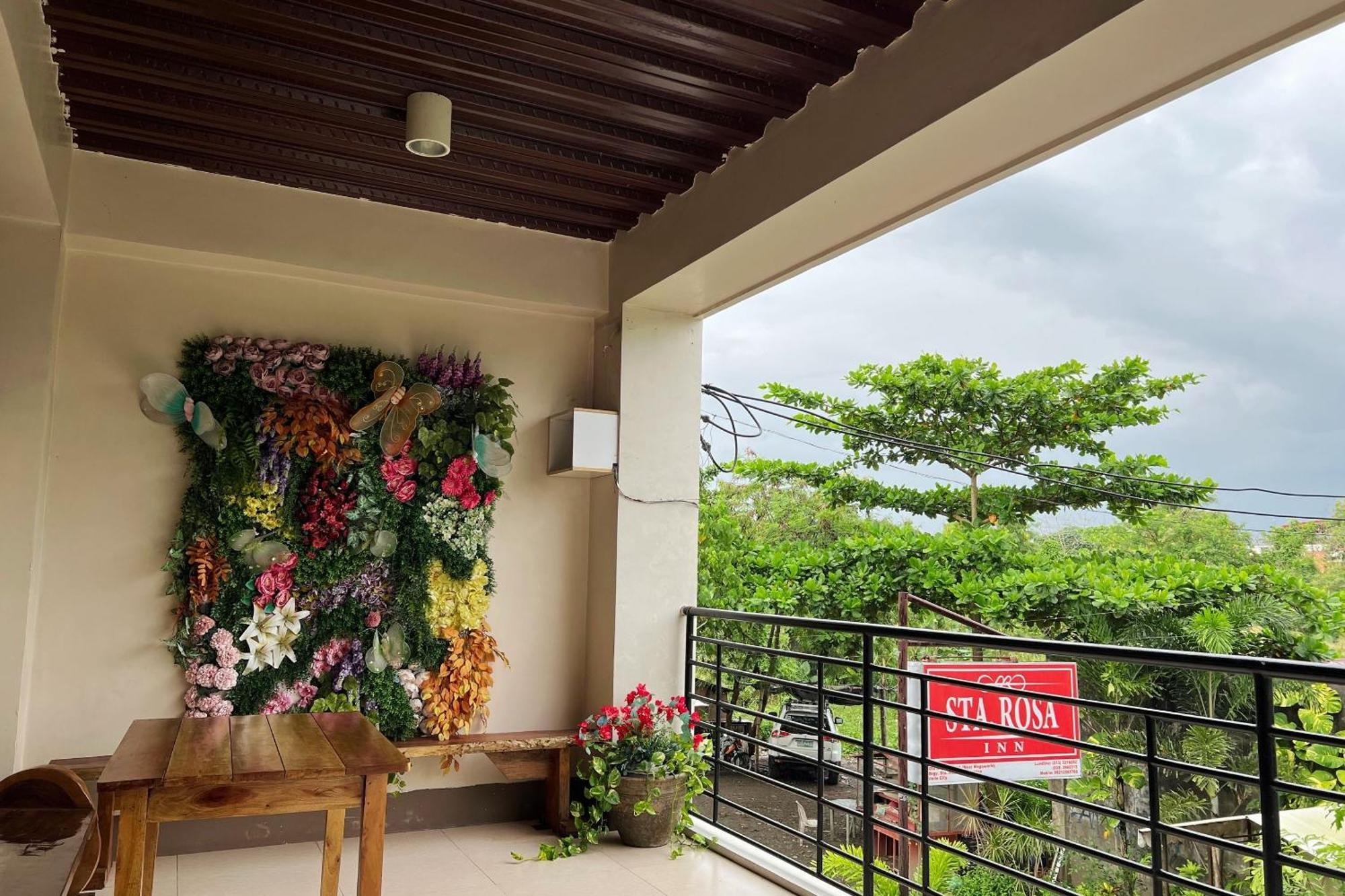 Sta Rosa Inn Iloilo Powered By Cocotel Exterior photo