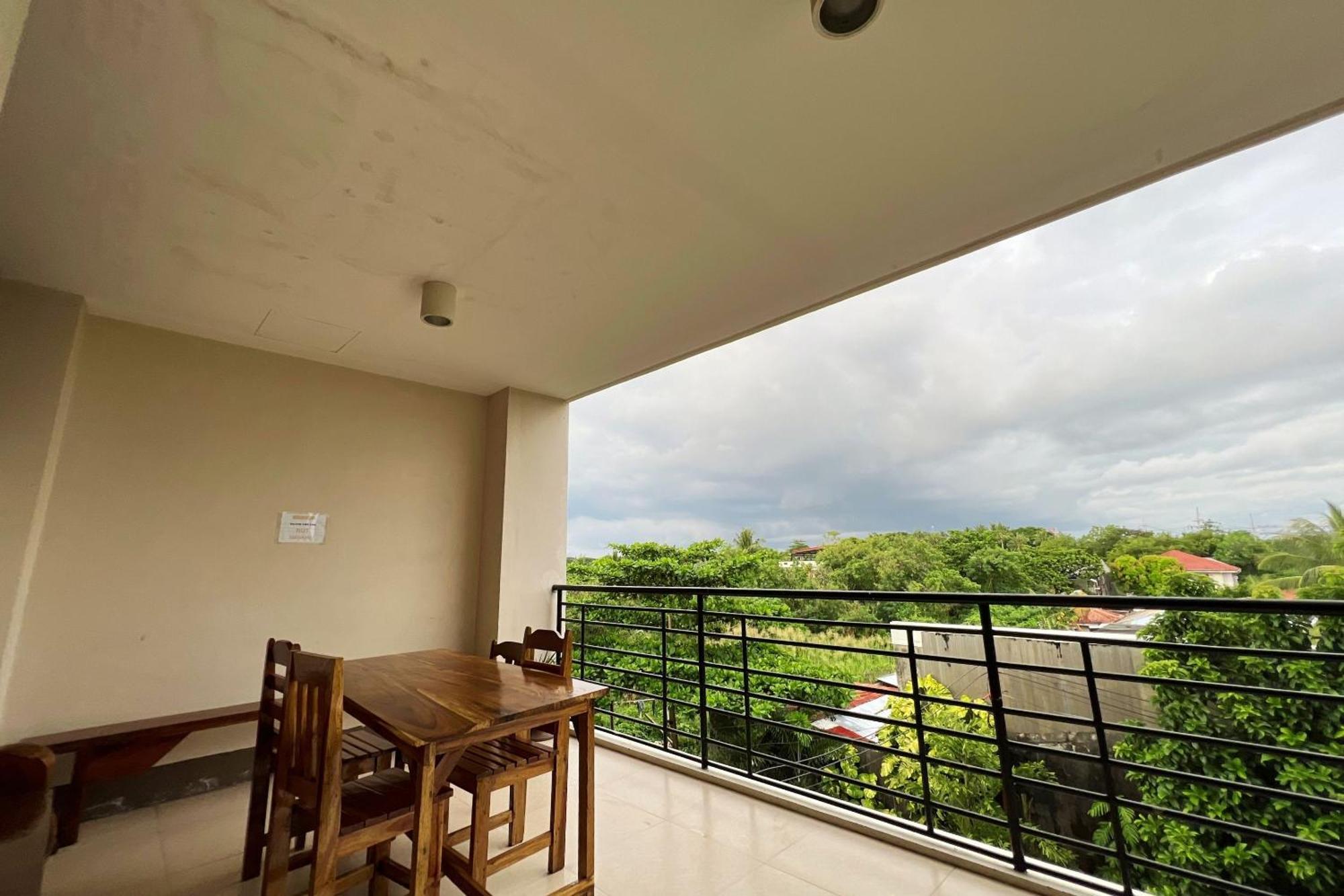 Sta Rosa Inn Iloilo Powered By Cocotel Exterior photo